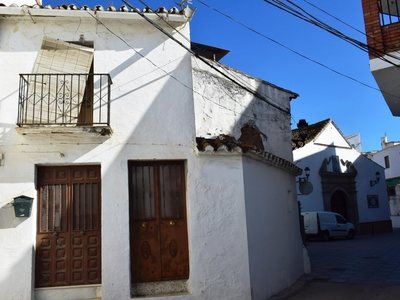 Casa adosada en venta en Benamargosa, Malaga