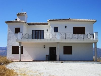 Villa for sale in Comares, Malaga