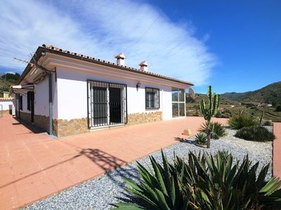 Villa en venta en Sedella, Malaga