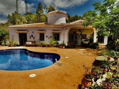 Villa en venta en Sayalonga, Malaga