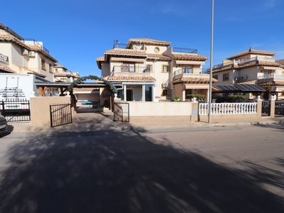Villa te koop in Urbanizacion los Balcones, Alicante