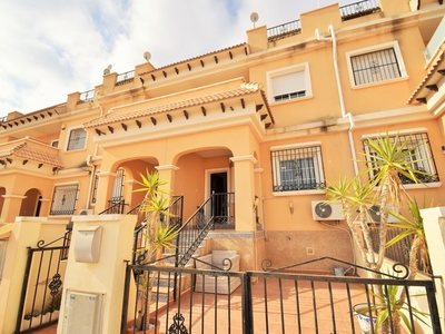Casa adosada en venta en Urbanizacion los Balcones, Alicante