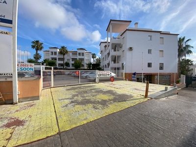 Commercial for sale in Urbanizacion los Balcones, Alicante