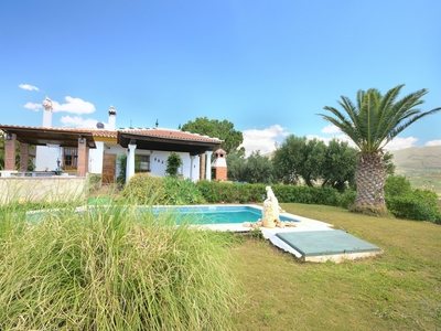 Villa for sale in Periana, Malaga