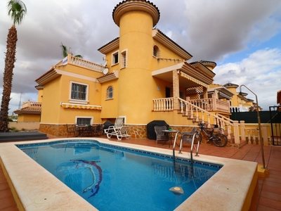 Villa en venta en Algorfa, Alicante