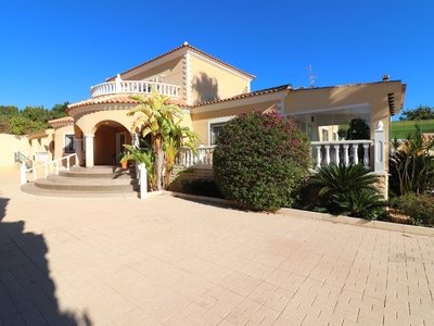 Villa en venta en La Marina, Alicante