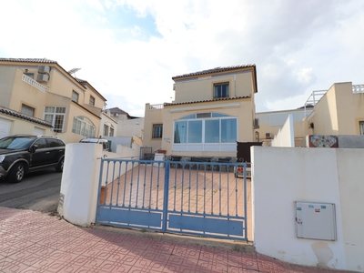 Villa for sale in Urbanizacion los Balcones, Alicante