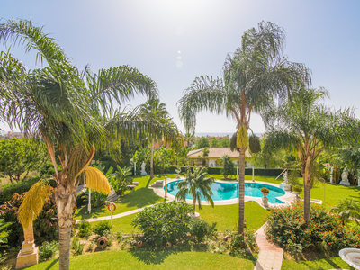 Villa for sale in Estepona, Malaga