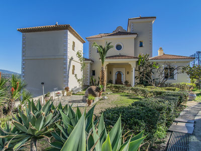 Villa for sale in Estepona, Malaga