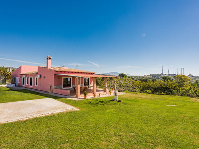 Villa te koop in Estepona, Malaga