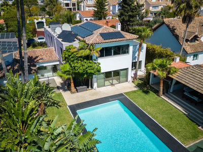 Villa for sale in Estepona, Malaga