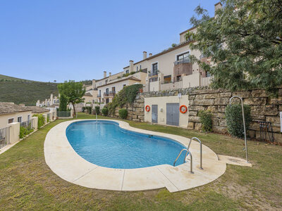 Casa adosada en venta en Benahavis, Malaga