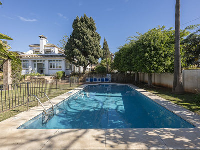 Villa en venta en Marbella, Malaga