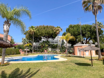 Apartamento en venta en Marbella, Malaga