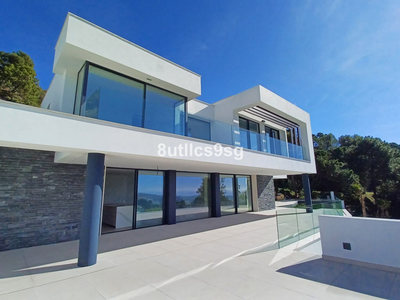 Villa for sale in Benahavis, Malaga