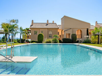 Apartment for sale in El Paraiso, Malaga