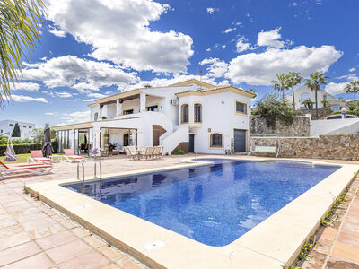 Villa for sale in Alcaidesa, Cadiz