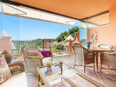 Apartment for sale in Benahavis, Malaga