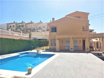 Villa en venta en Velez-Malaga, Malaga