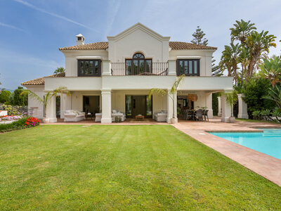 Villa for sale in Estepona, Malaga