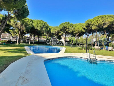 Casa adosada en venta en Estepona, Malaga