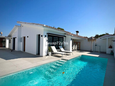 Villa te koop in Estepona, Malaga