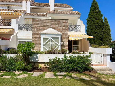 Casa adosada en venta en Estepona, Malaga