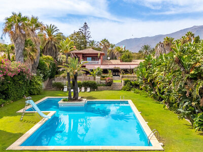 Villa for sale in Estepona, Malaga
