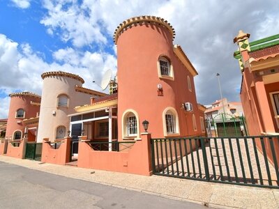 Villa zum verkauf in Urbanizacion los Balcones, Alicante