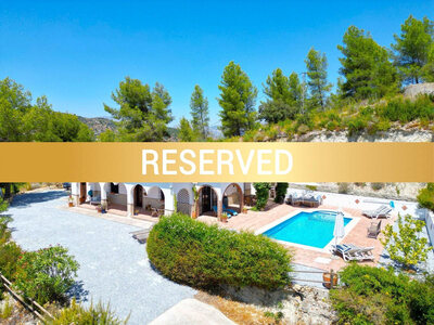 Villa for sale in Comares, Malaga
