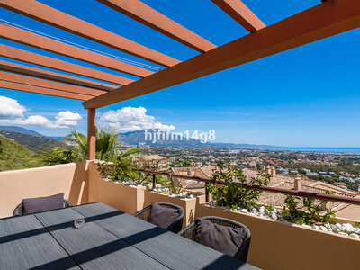Apartment for sale in Benahavis, Malaga